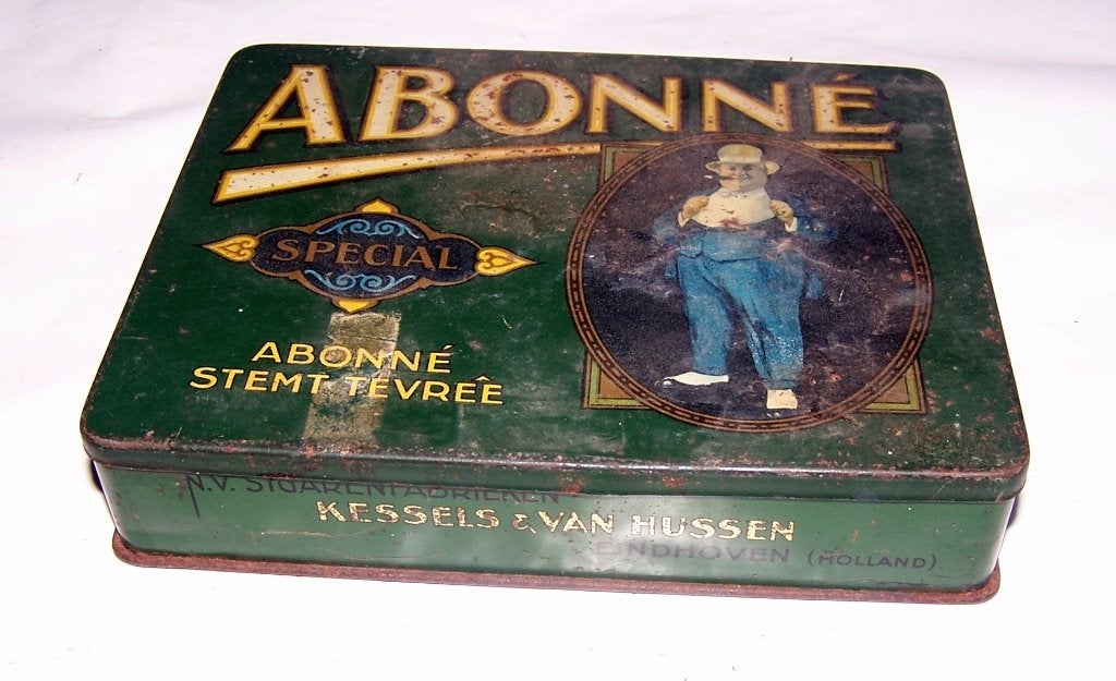 Antiek sigarenblik Abonné Stemt Tevree. Izgs., Ophalen of Verzenden, Gebruikt, Tabaksdoos of Verpakking