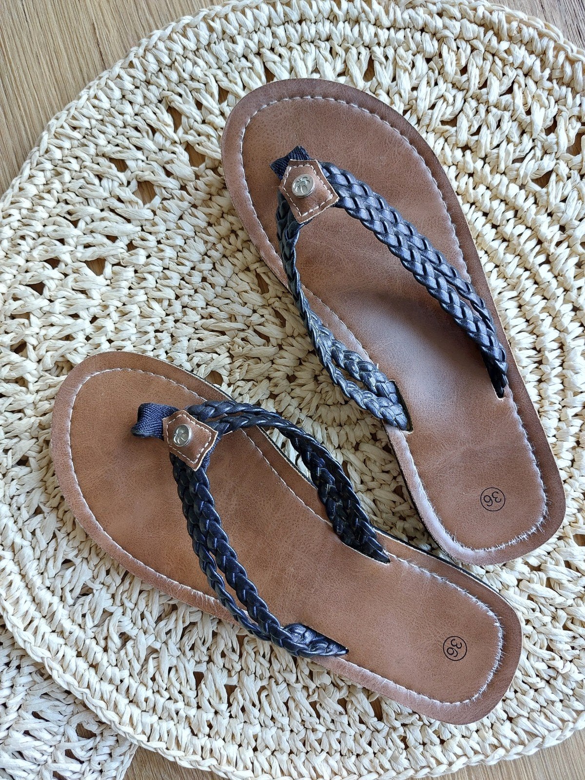 Slippers zwart 36 flip flops strandslippers damesslippers, Kleding | Dames, Schoenen, Slippers, Zwart, Ophalen of Verzenden, Zo goed als nieuw