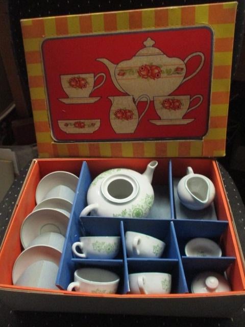 kinderservies made in GDR, aardewerk met groene bloemen, Ophalen of Verzenden, Overige typen