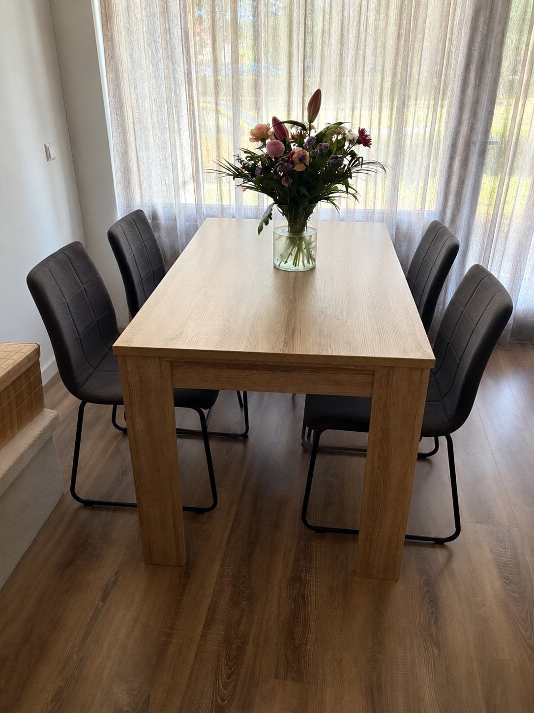Eettafel met 4 stoelen van JYSK, Huis en Inrichting, Ophalen, Gebruikt, 100 tot 150 cm, 50 tot 100 cm