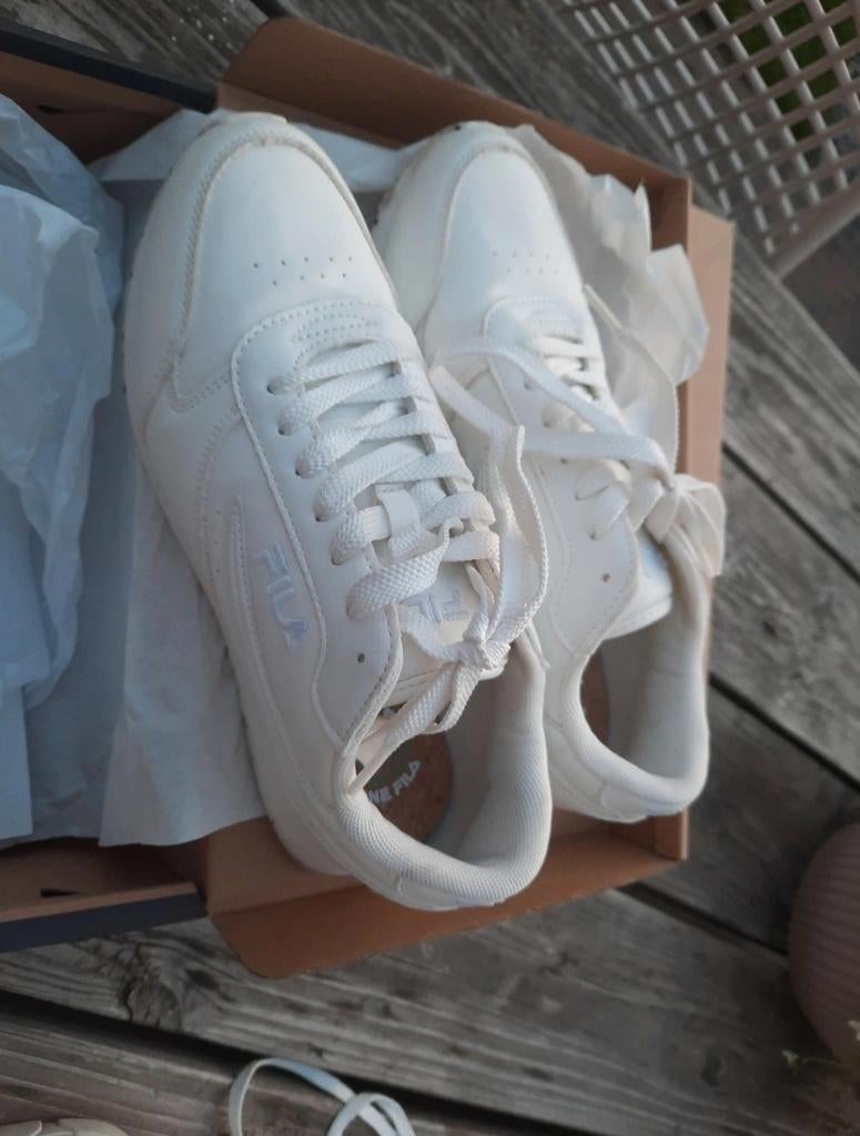 Fila Orbit White Sneakers Maat 39, Ophalen of Verzenden, Zo goed als nieuw, Wit, Sneakers of Gympen