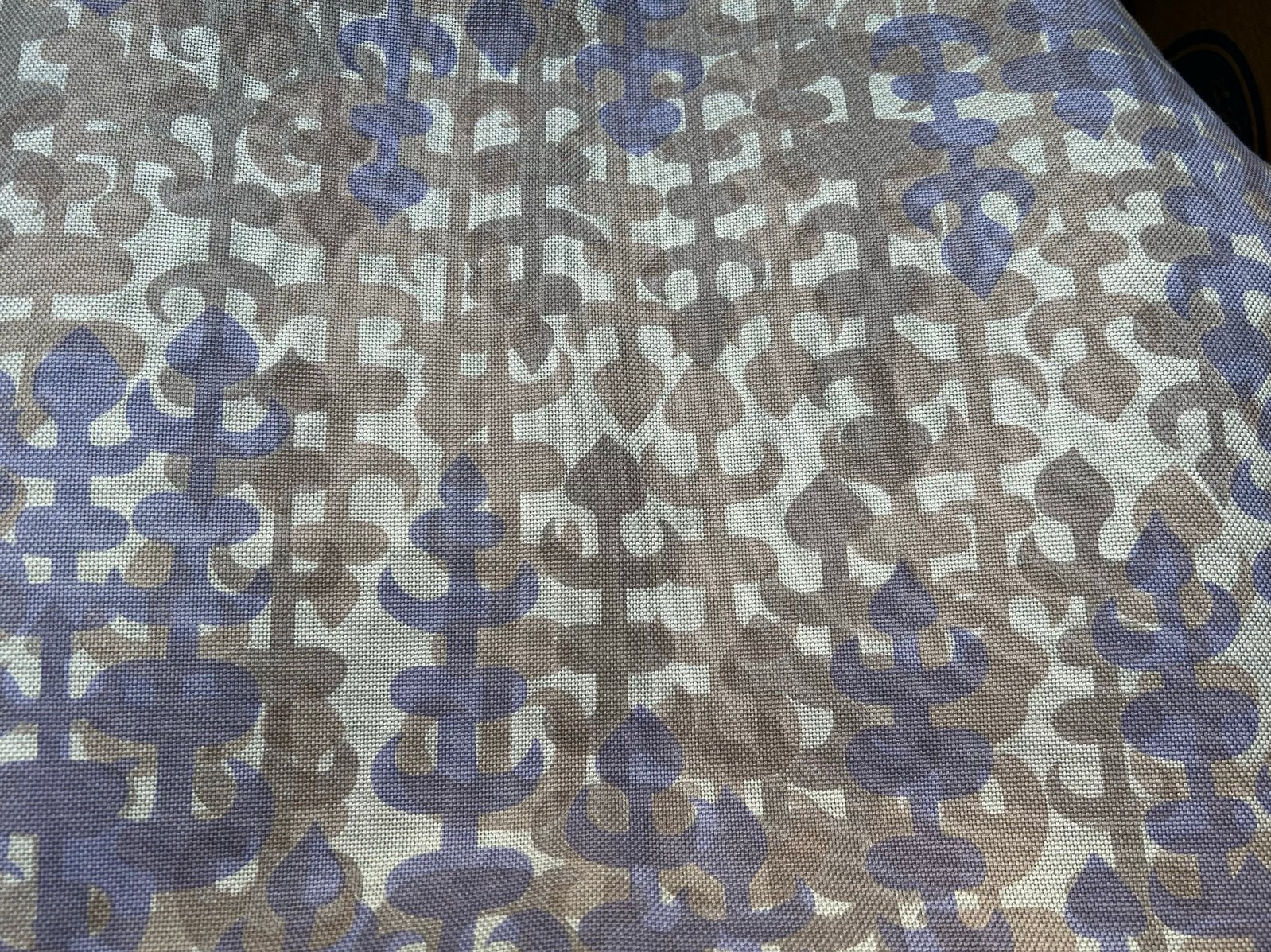 Ploegstoffen Holland stof beige lila met mooi dessin, Overige materialen, Beige, Ophalen of Verzenden, 30 tot 120 cm