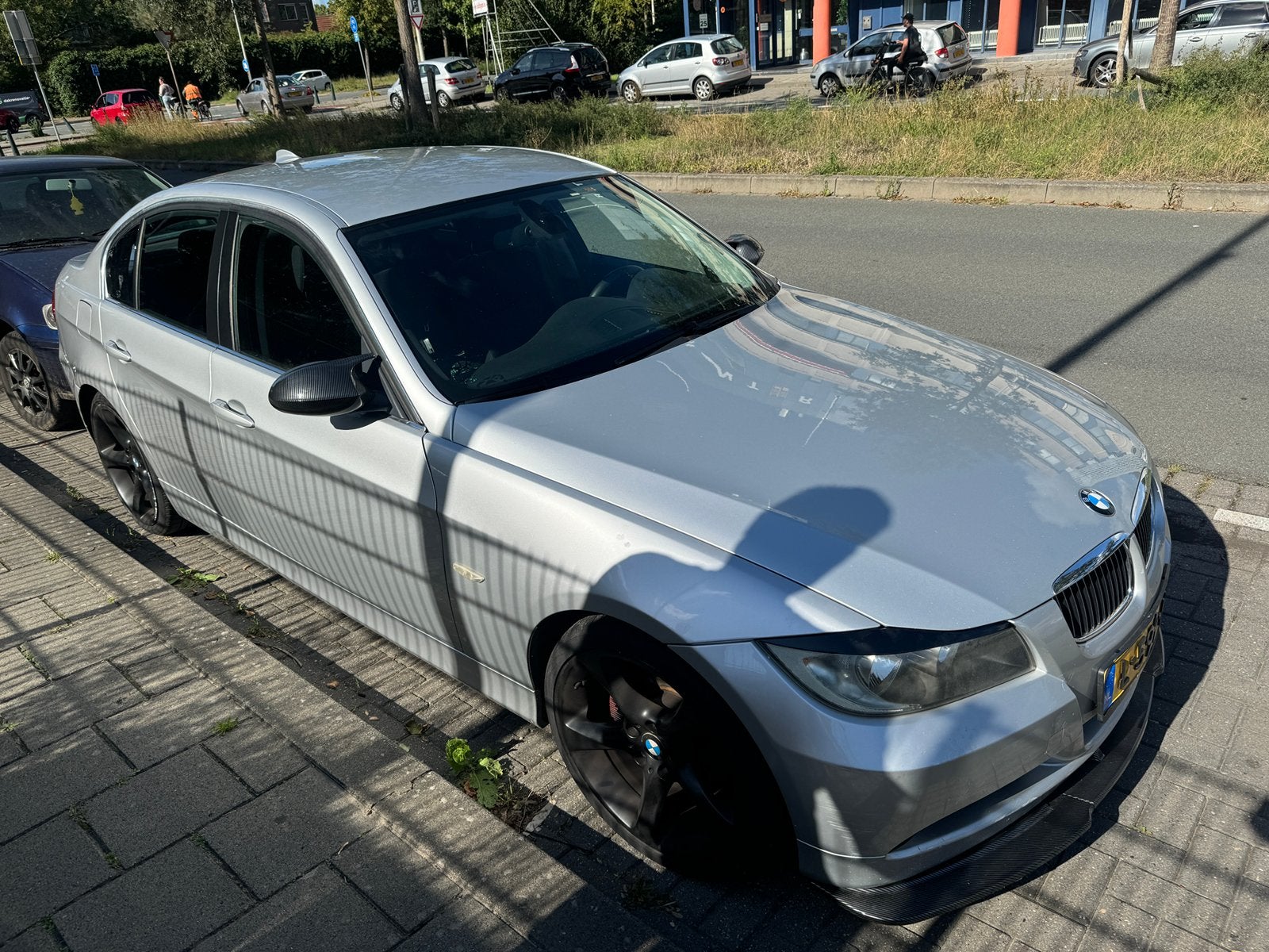 BMW 325I Sedan 2.5 AUTOMAAT 2006 Grijs AIRCO NOKKENAS DEFECT, Auto's, Automaat, 745 kg, Zwart, 11 km/l