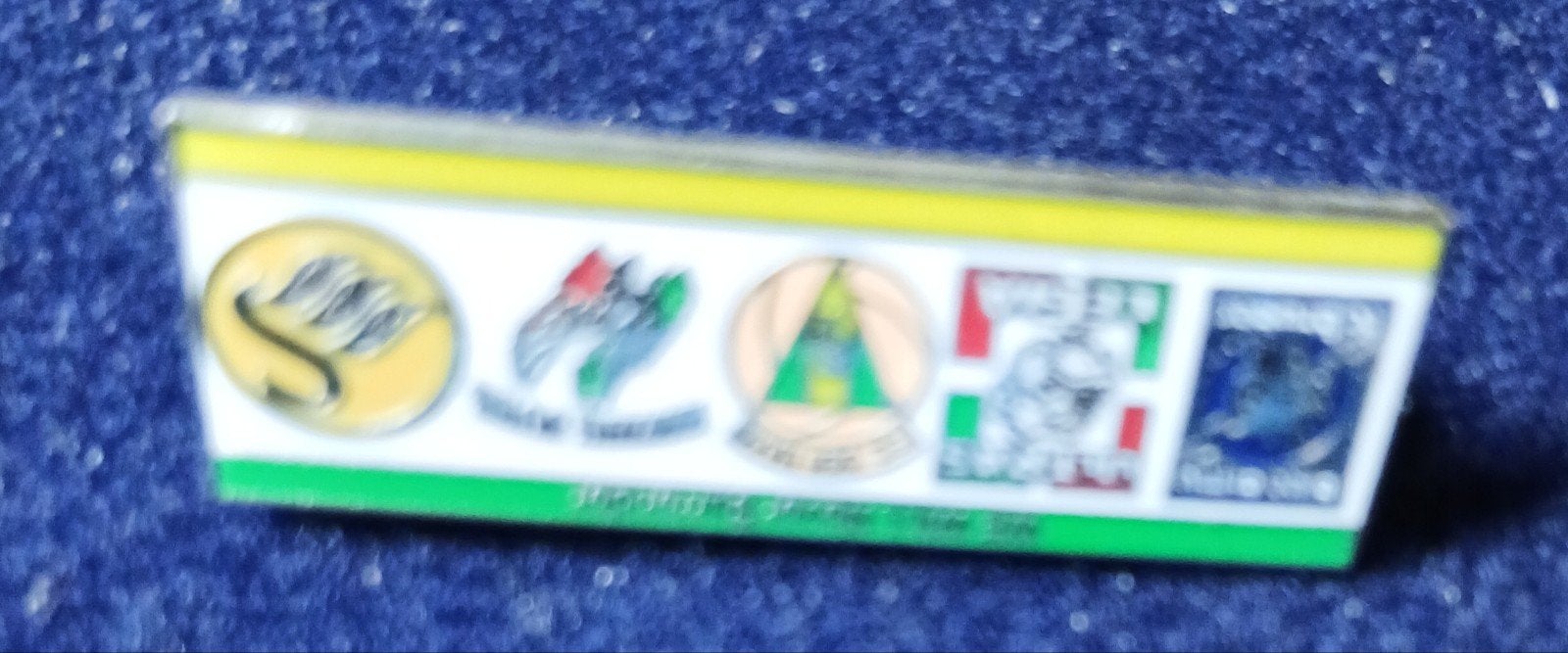 Vintage Pin met diverse logo's en symbolen, Ophalen of Verzenden, Zo goed als nieuw