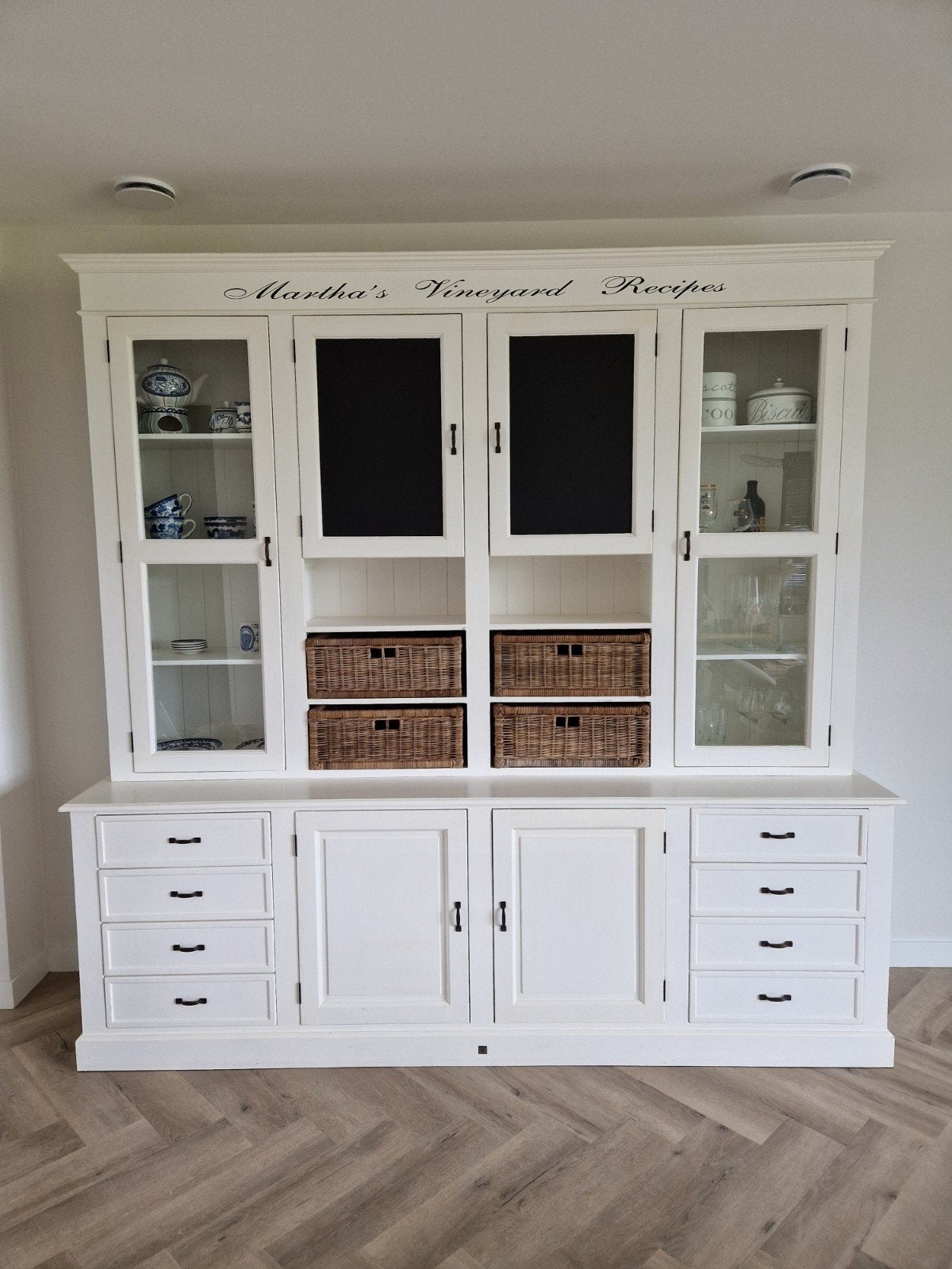 Rivièra Maison Martha's Vineyard Recipes cabinet, Huis en Inrichting, Ophalen, 200 cm of meer, Met lade(s), Zo goed als nieuw