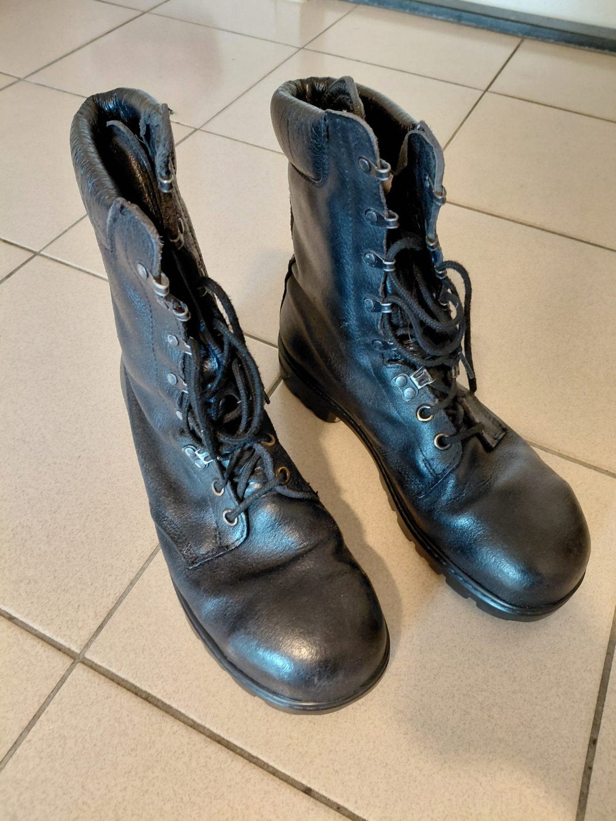 Militaire Veiligheidskisten met stalen neus., Ophalen of Verzenden, Landmacht, Nederland, Kleding of Schoenen