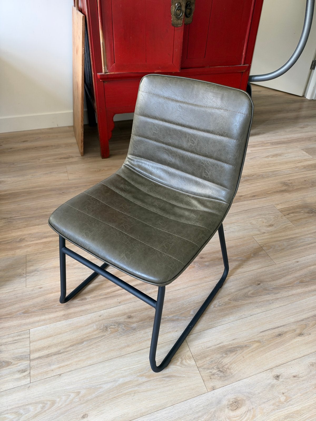 4x Groene eetkamerstoelen met metalen onderstel, Huis en Inrichting, Ophalen, Gebruikt, Overige kleuren, Vier