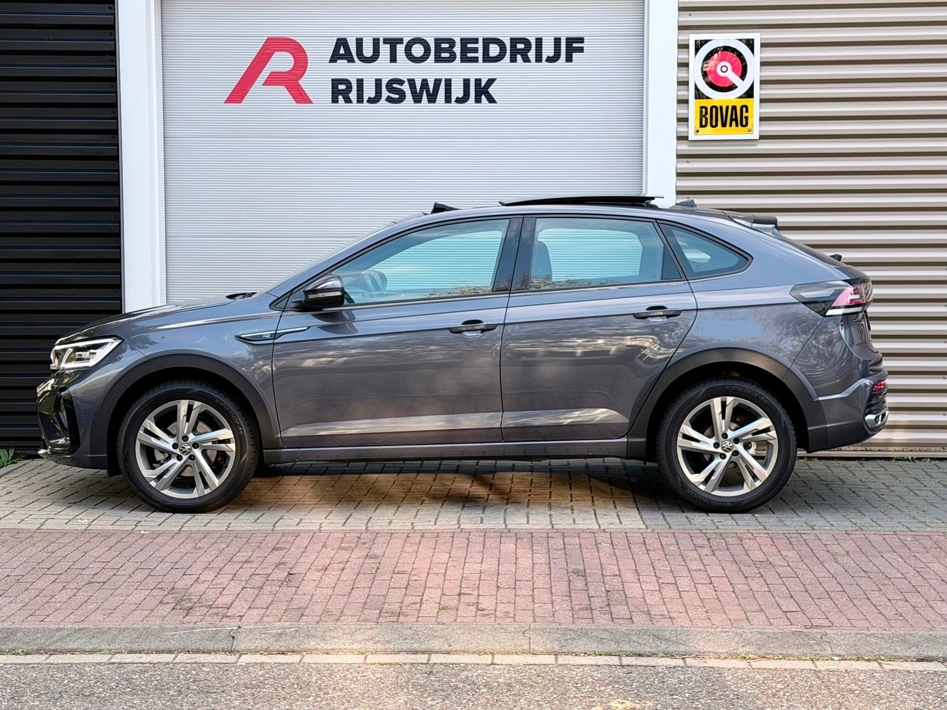 Volkswagen Taigo 1.5 TSI R-Line Pano/Keyless/Camera, Auto's, 4 cilinders, 1192 kg, Alcantara, Origineel Nederlands