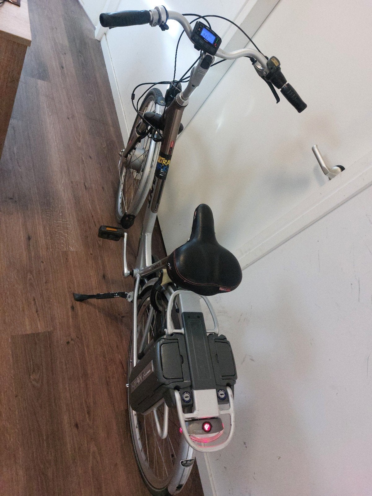 Mooie elektrische fiets giant 57km 8 versnelling goed staat, Fietsen en Brommers, Elektrische fietsen, Ophalen, Zo goed als nieuw