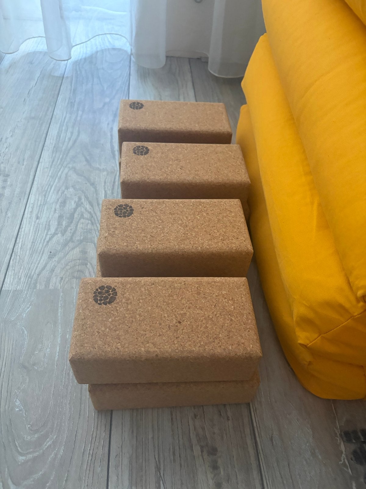Yoga set: 4 blokken (kurk) en 4 bolsters (boekweit), Ophalen, Zo goed als nieuw, Yoga-accessoire