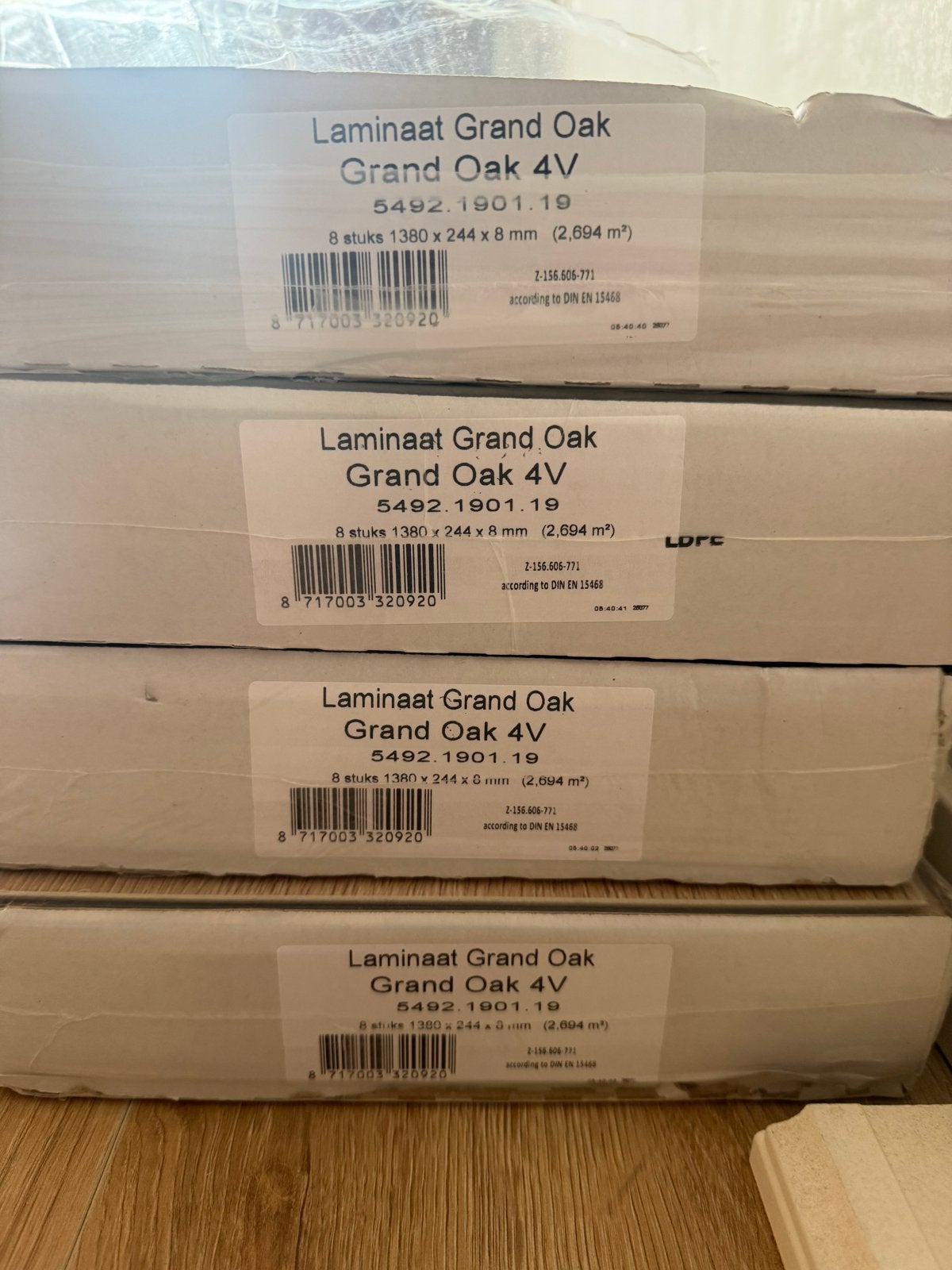 Laminaten vloer Grand Oak 4V met ondervloer, Doe-het-zelf en Verbouw, Ophalen, Nieuw, 10 m² of meer, 10 tot 30 cm