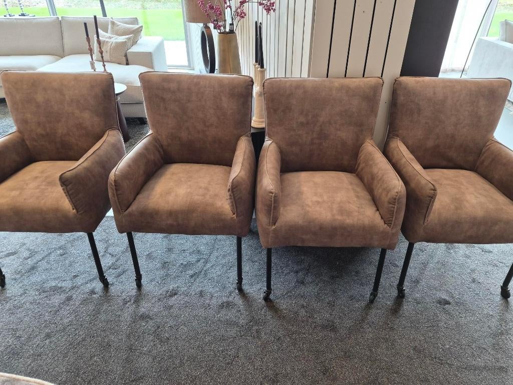 4 eetkamerstoelen op wielen, Ophalen, Nieuw, Vier