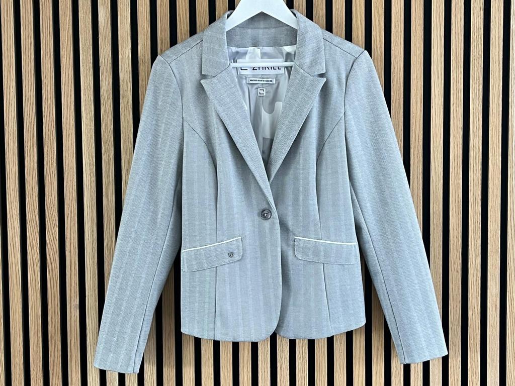 Superleuke blazer jasje van ZHRILL, Kleding | Dames, Ophalen of Verzenden, Zo goed als nieuw, Maat 42/44 (L), Grijs