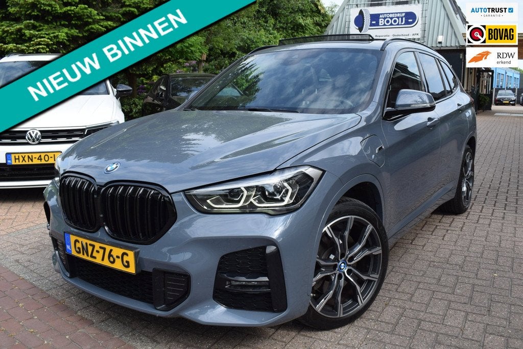 BMW X1 XDrive25e M SPORT AUTOM/PANO DAK/CRUISE/NAVI/AIRCO EC, Auto's, BMW, 8 kWh, Gebruikt, 4 cilinders, Leder en Stof