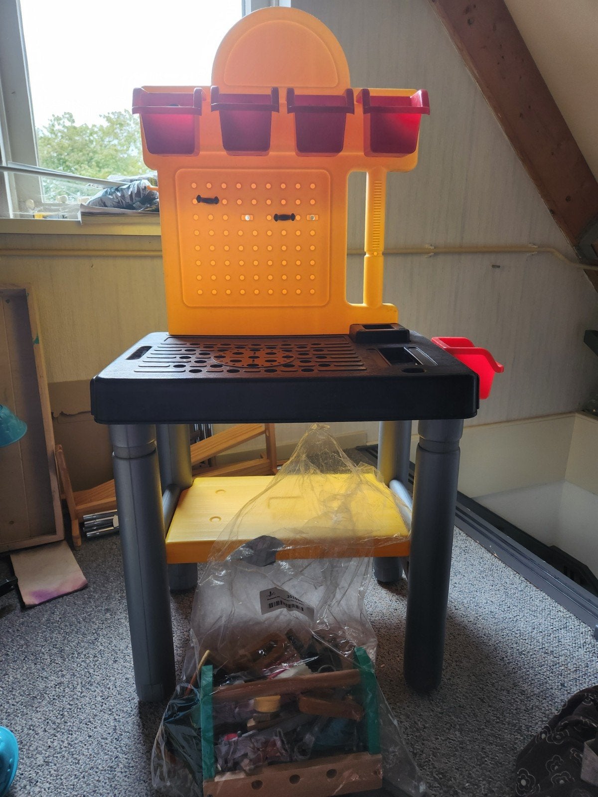 Gebruikte kinder werkbank met accessoires, Kinderen en Baby's, Speelgoed | Educatief en Creatief, Ophalen, Gebruikt, Bouwen