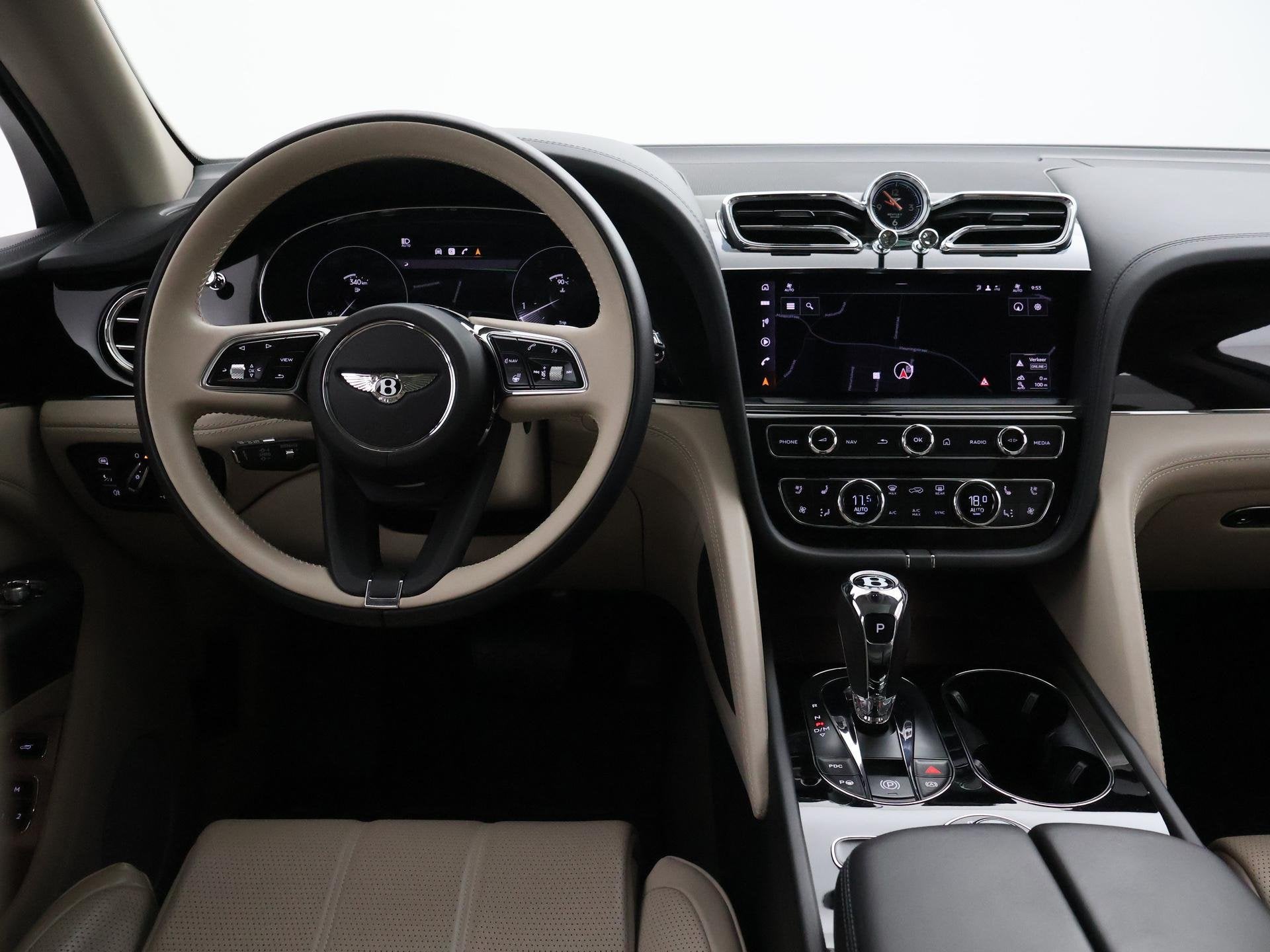 Bentley Bentayga 4.0 V8 550 PK 1e EIGENAAR *30.095 KM* + TOU, Auto's, Bentley, Automaat, Bentayga, Stof, Gebruikt
