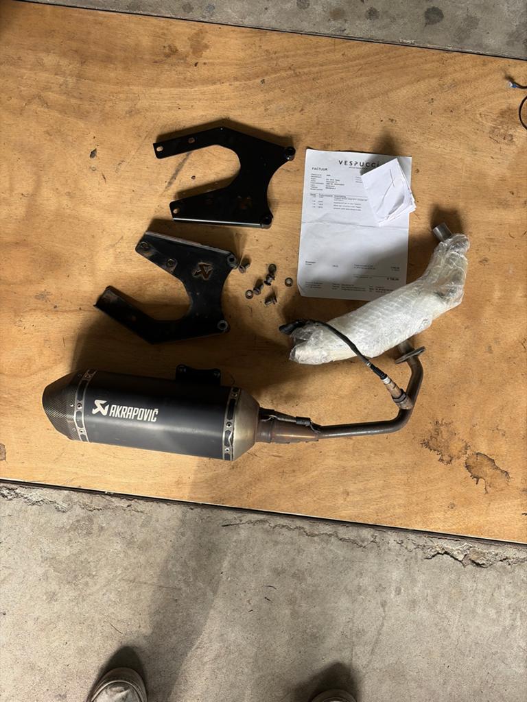Originele Akrapovic uitlaat voor Vespa Sprint/Primavera E4, Ophalen of Verzenden, Gebruikt