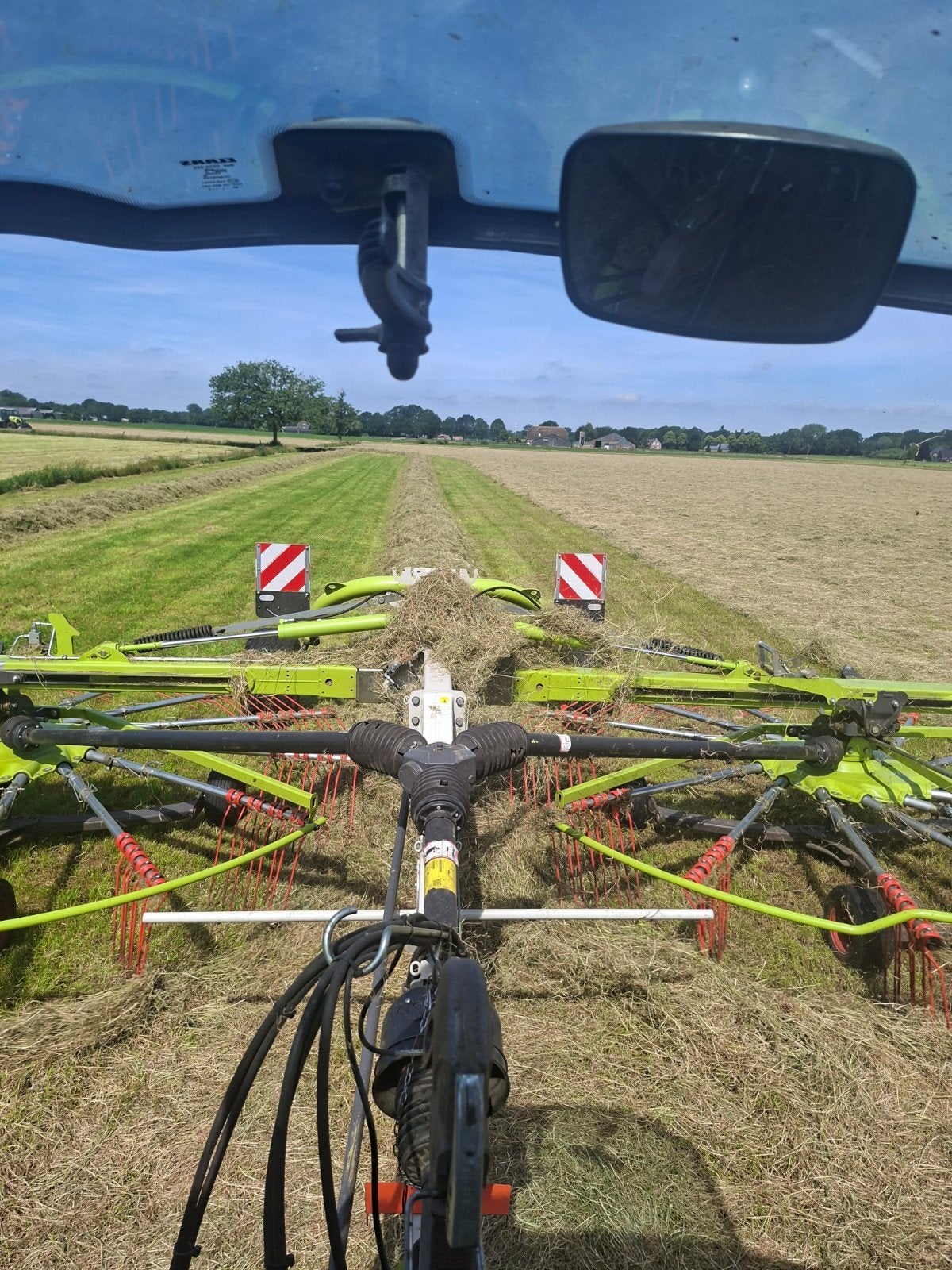 Ronde balen hooi  bemest paardenhooi, Ophalen, Vee