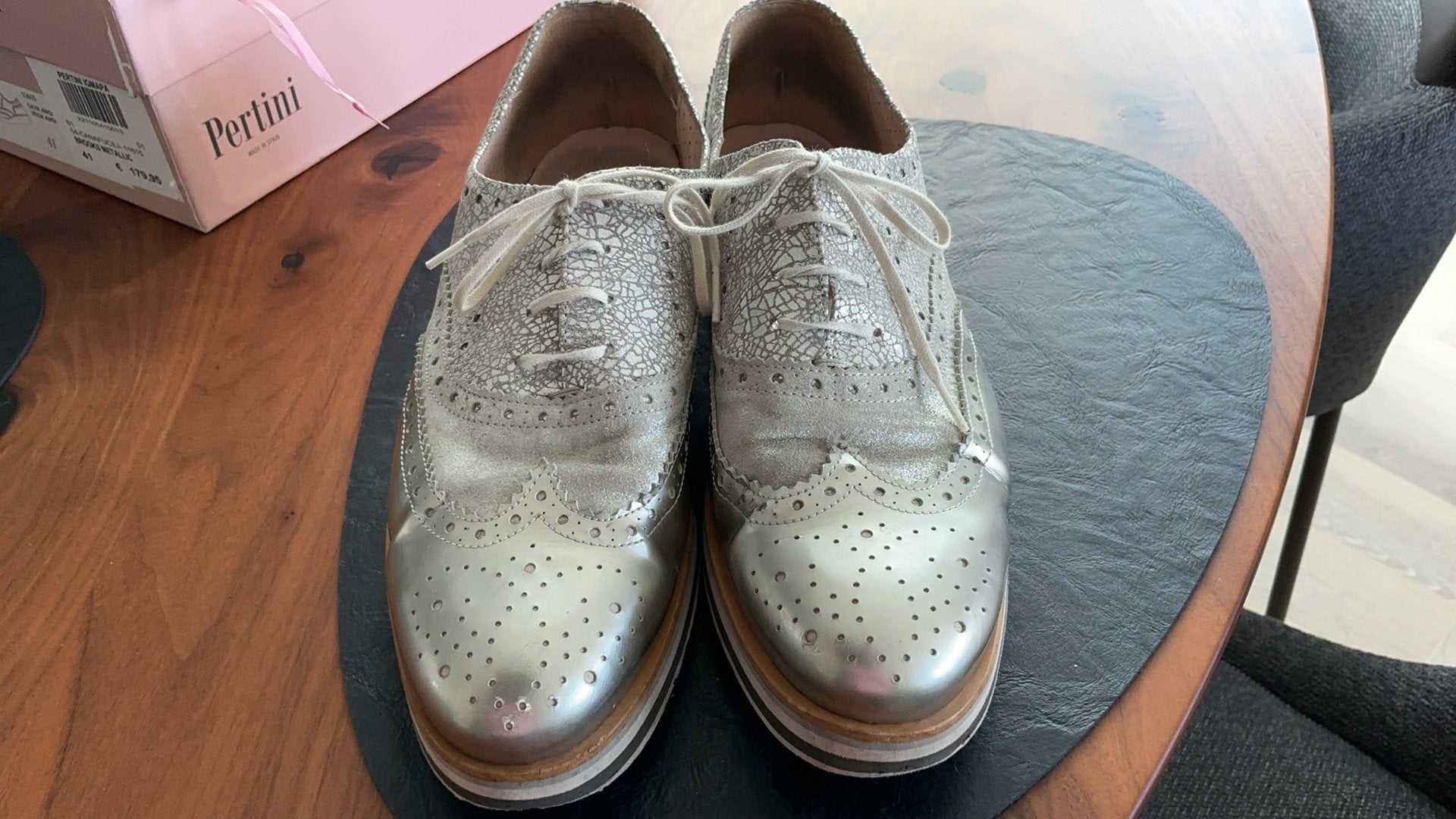 Sportieve schoenen, zilver metallic leder, maat 41, Ophalen of Verzenden, Zo goed als nieuw, Overige kleuren, Sneakers of Gympen