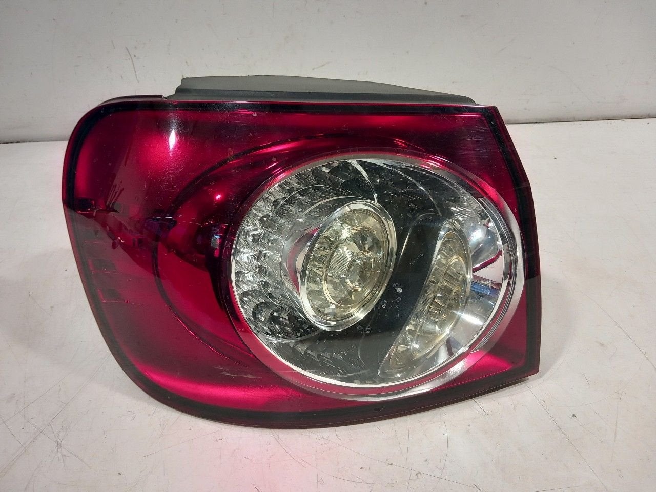 Achterlicht links buiten Volkswagen Golf, Onderdelen@venauto.nl, Van der Ven Autorecycling B.V., Gebruikt, Ettenseweg 76, 4706 PB Roosendaal, The Netherlands