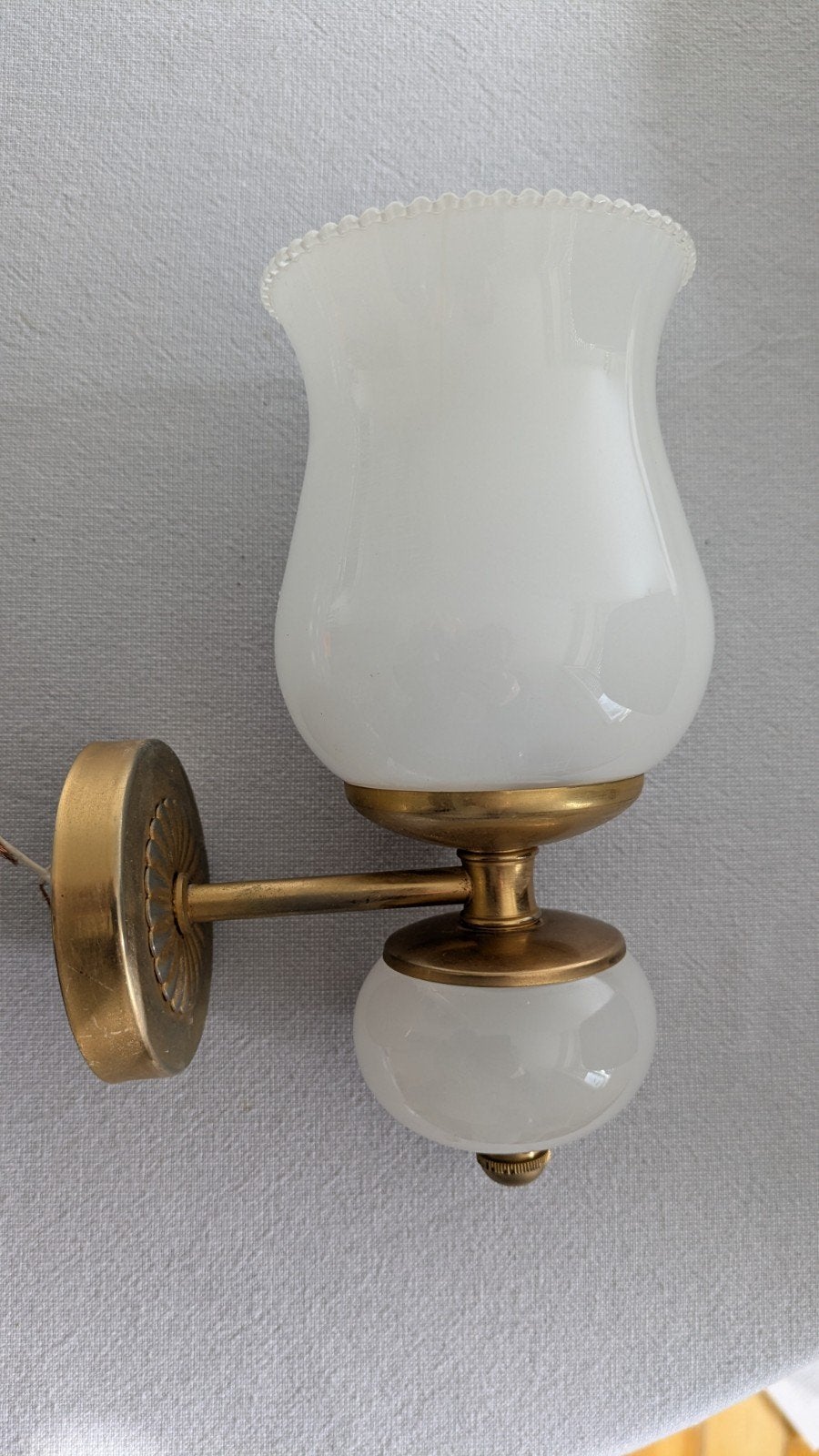 Opaline lampkapje en goudkleurig muurlampje uit Frankrijk, Ophalen of Verzenden