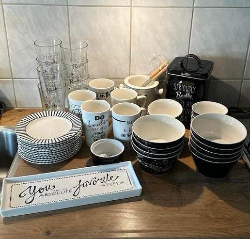 Servies set van Dutch Rose, Huis en Inrichting, Keuken | Servies, Nieuw, Compleet servies, Overige stijlen, Keramiek, Ophalen