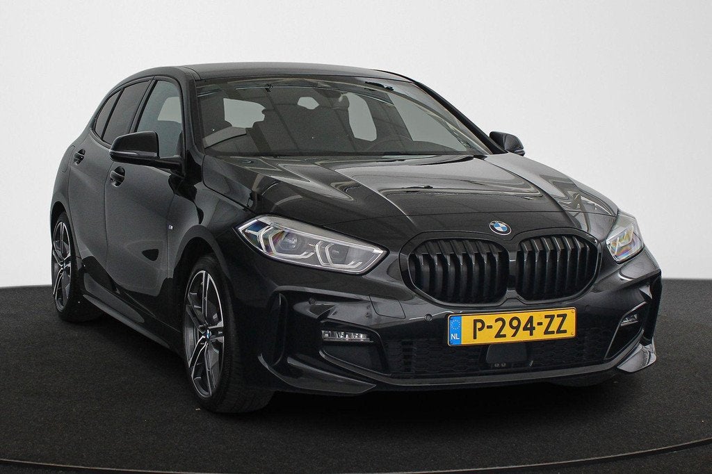 BMW 1-serie 120i Business Edition Automaat M Sport Stoelverw, Auto's, BMW, Gebruikt, 4 cilinders, Zwart, 178 pk