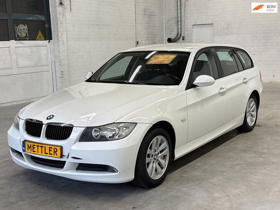 BMW 3-serie Touring 318i | Airco | Cruise control | Motor pr, Achterwielaandrijving, Parkeersensor, Wit, Handgeschakeld
