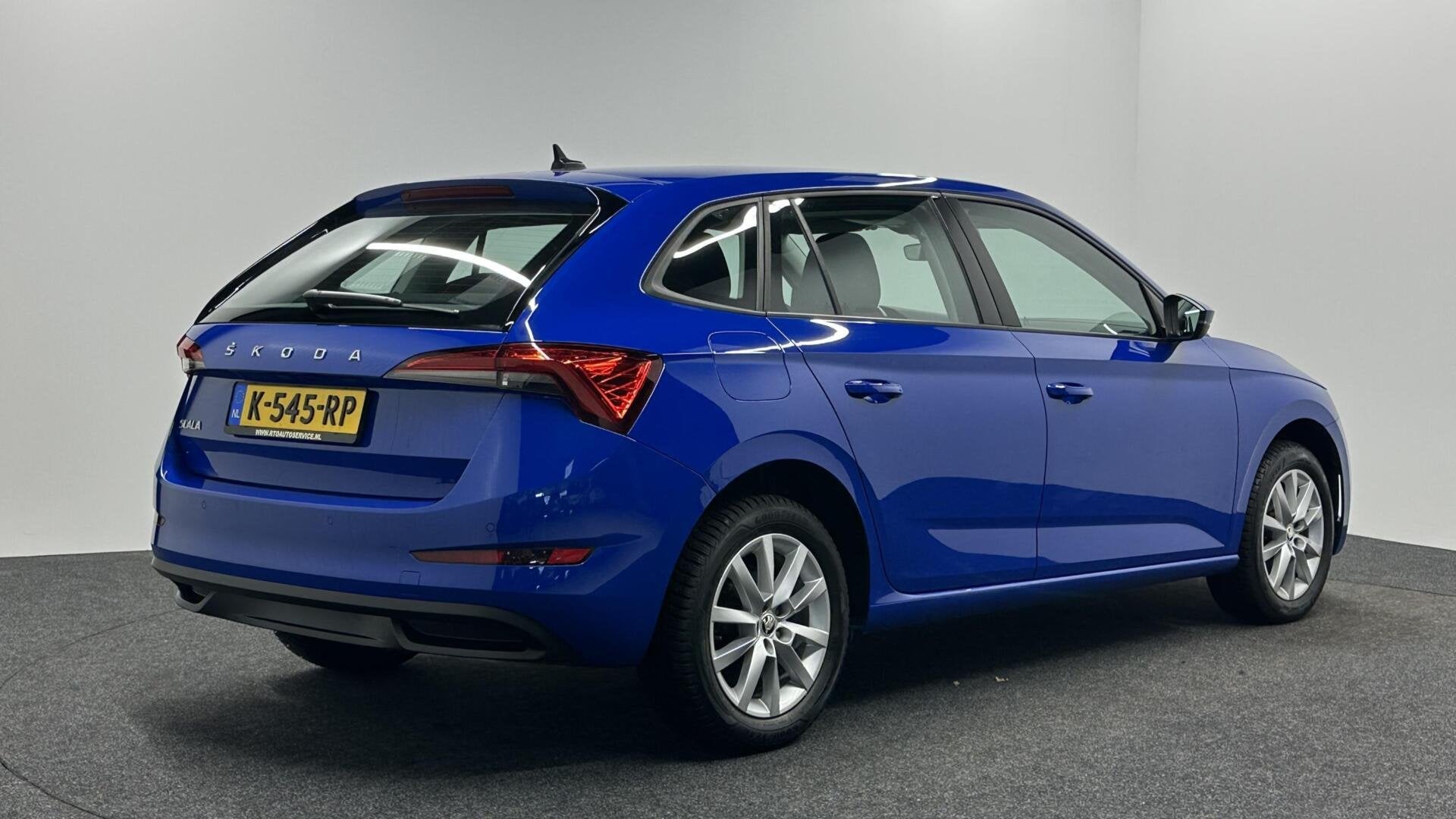 Skoda Scala 1.0 TSI Style CARPLAY ECC LM CRUISE DAB LED., Auto's, Voorwielaandrijving, Gebruikt, Met garantie (alle), Blauw
