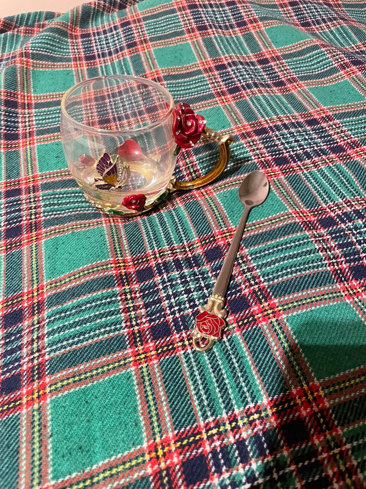 Glas met rode rozenmet lepel, Ophalen of Verzenden