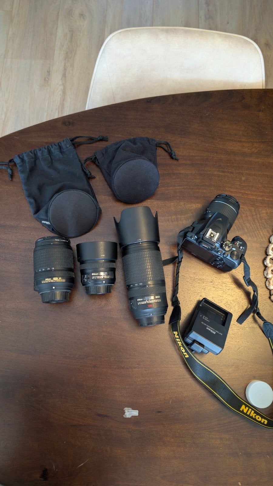Nikon D3500 incl. vier lenzen, Accu, Zo goed als nieuw, Nikon, Handmatige focus