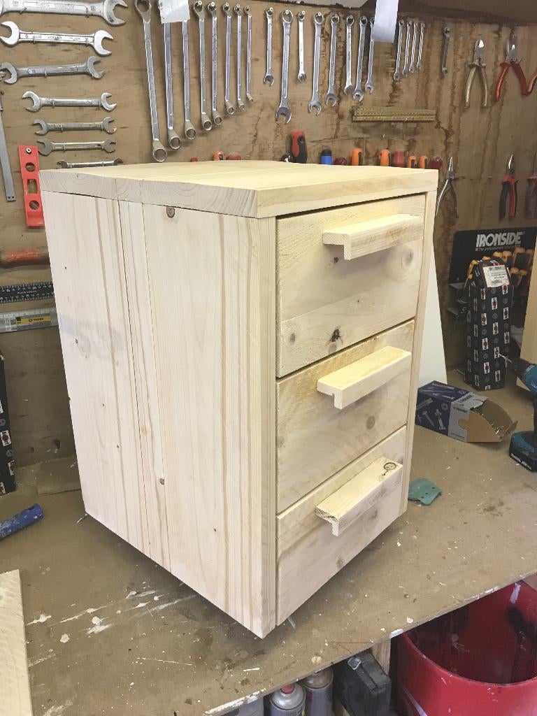 nachtkastjes, Huis en Inrichting, Slaapkamer | Nachtkastjes, Minder dan 45 cm, Nieuw, Hout, 55 tot 70 cm