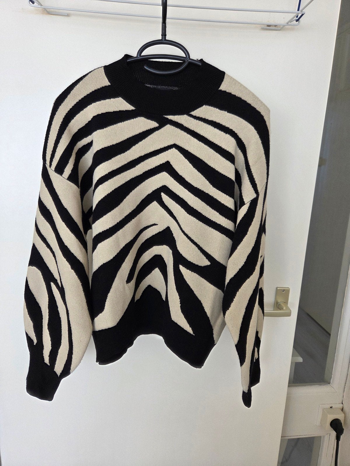 Trui met zebra motief - maat S, Kleding | Dames, Ophalen, Zo goed als nieuw, Maat 36 (S), Meerkleurig