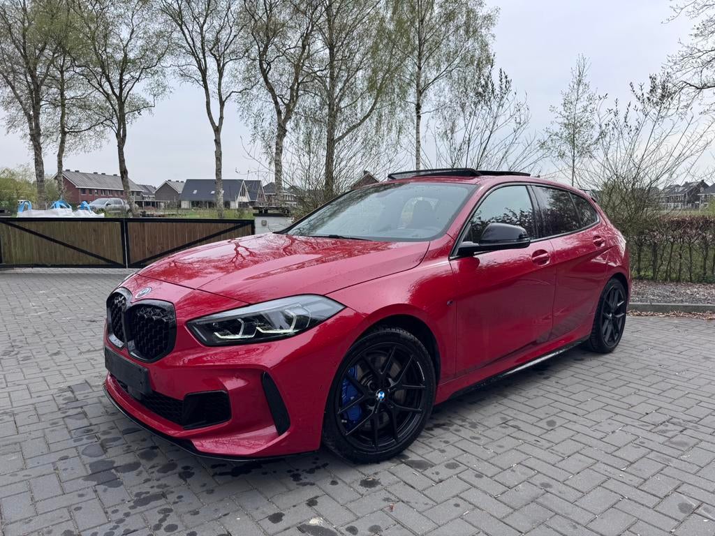 VERKOCHT !!   BMW M135i xDrive M-Sport Edition PANO|Camera, BMW, BMW, Hatchback, Rood