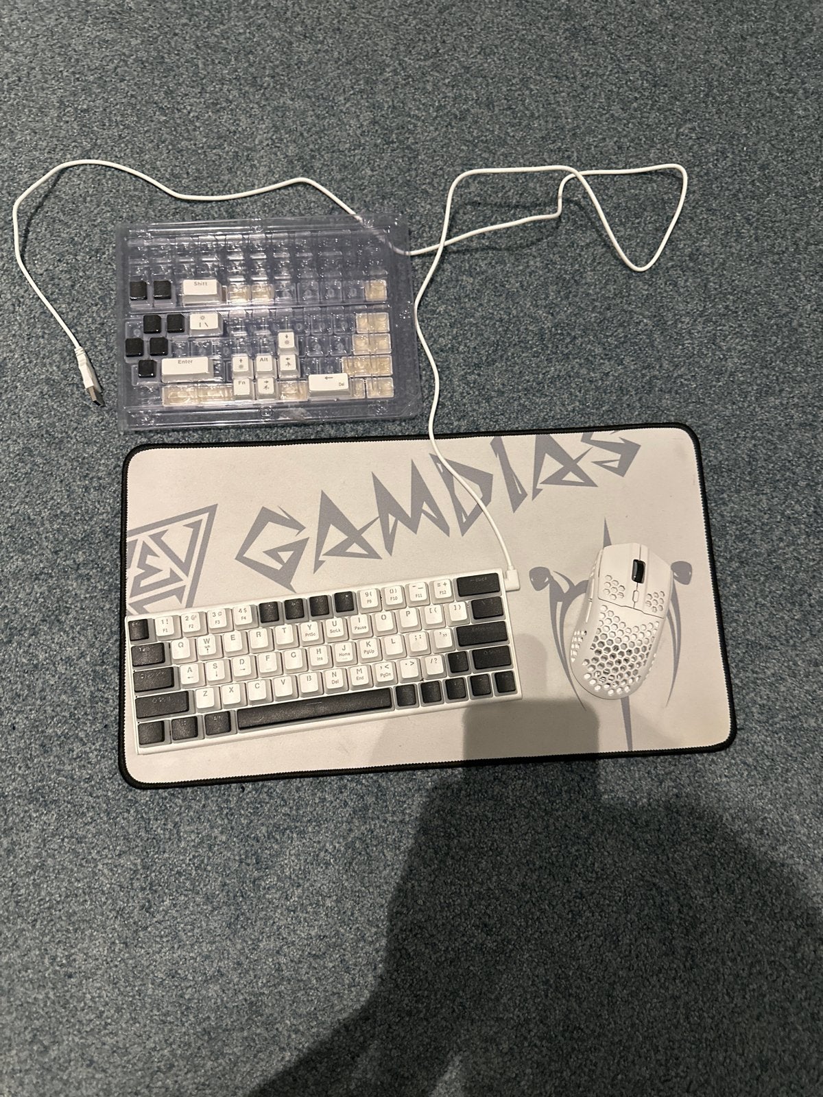 Gaming set: Toetsenbord, muis en muismat - Wit/Zwart, Computers en Software, Ophalen, Muis, Gebruikt, Gaming muis