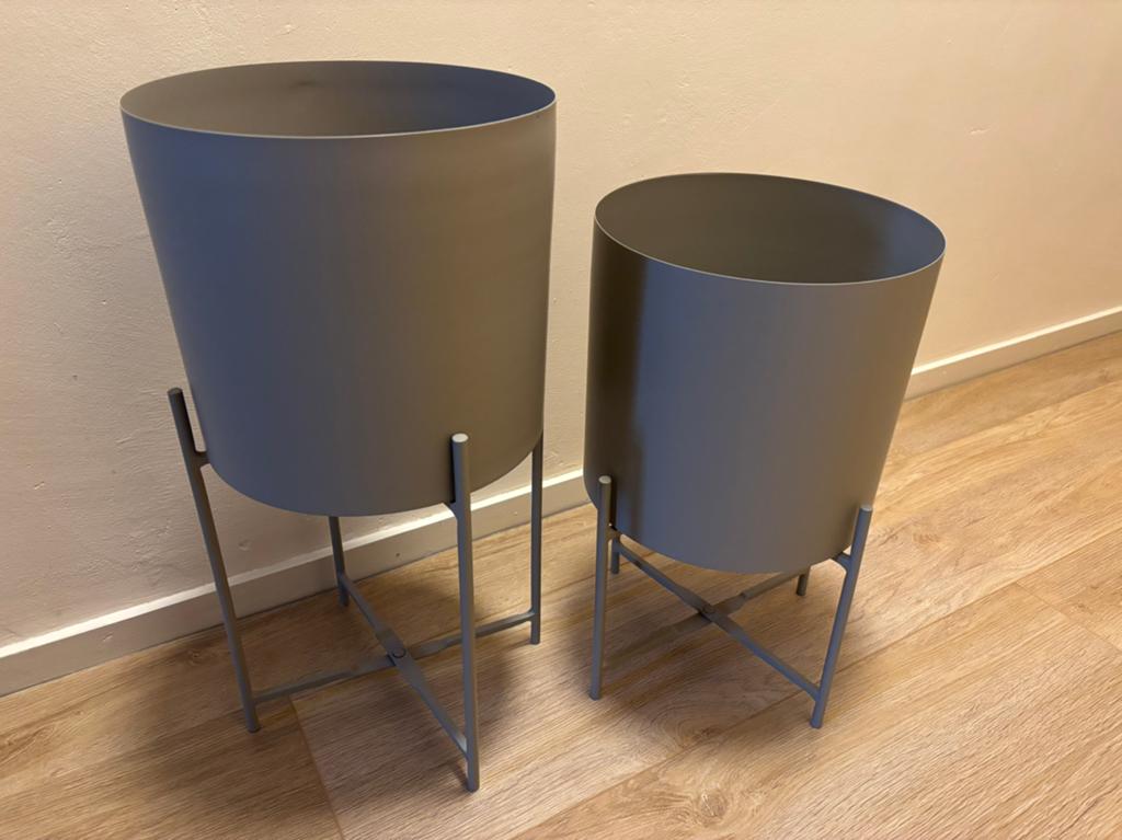 Plantenpotten Mina van metaal 2 delig westwing collection, Ophalen, Minder dan 60 cm, Rond, Zo goed als nieuw