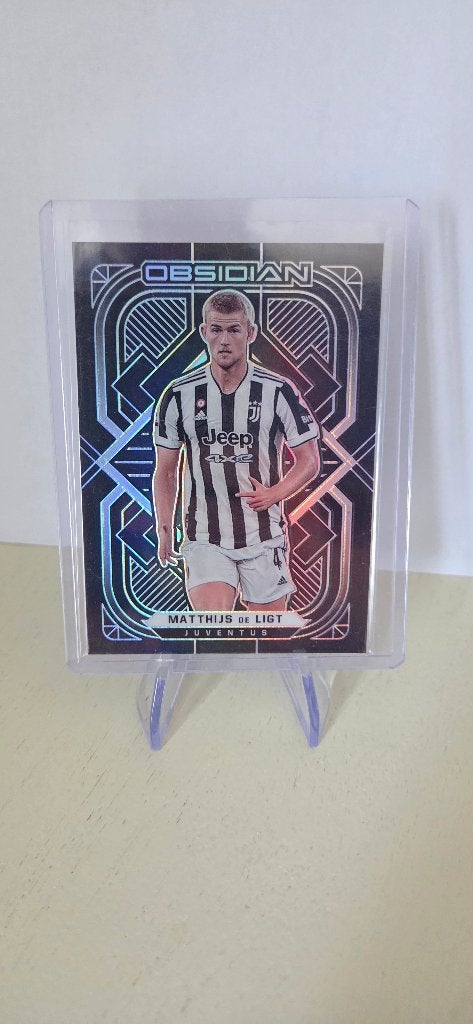 2021 Panini Obsidian Matthijs de Ligt /105 Juventus, Verzenden, Nieuw, Buitenlandse clubs, Poster, Plaatje of Sticker