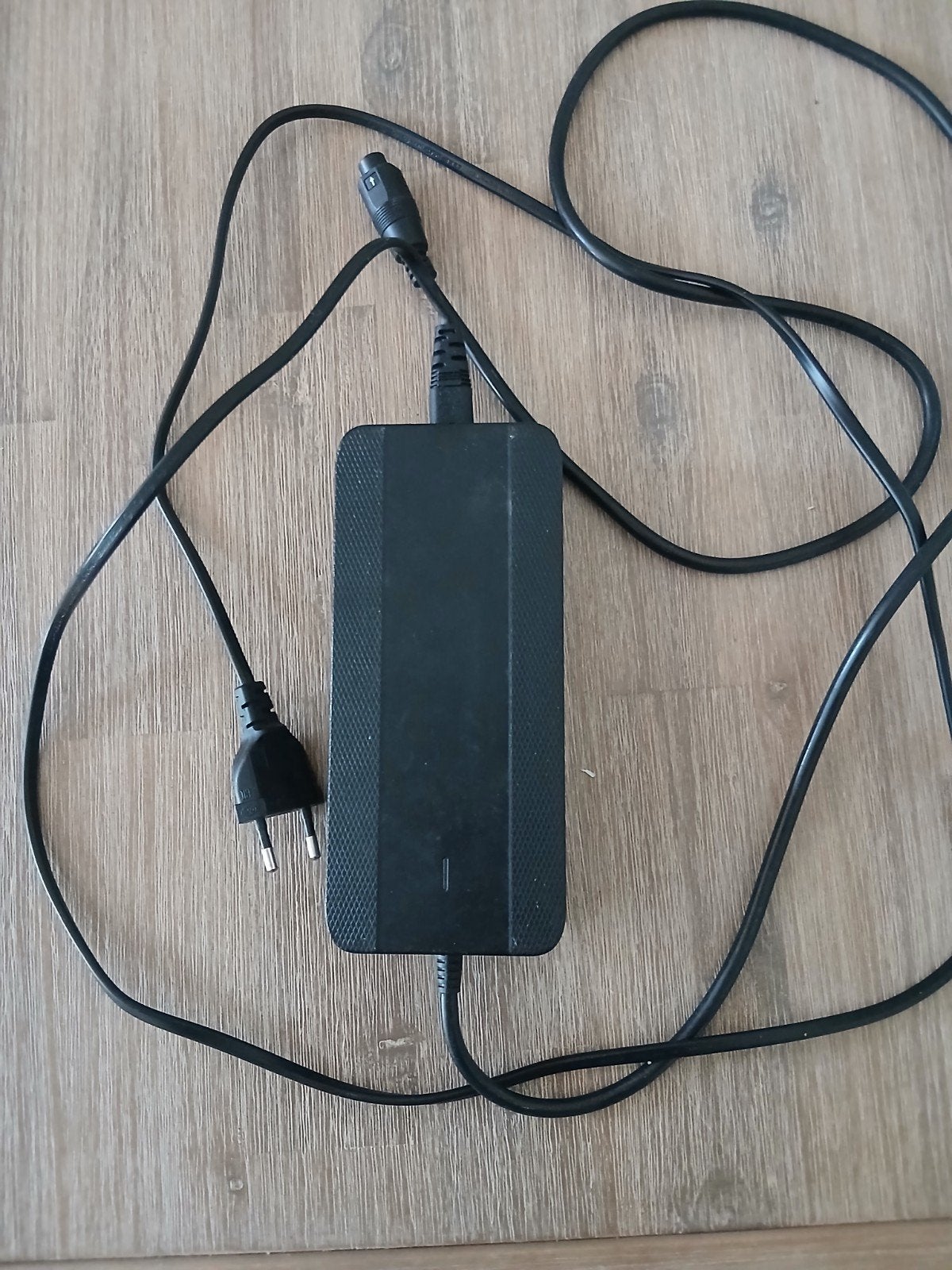 Oplader voor Cortina E-U4 e-bike, Fietsen en Brommers, Fietsaccessoires | Fietsaccu's, Ophalen of Verzenden, Gebruikt