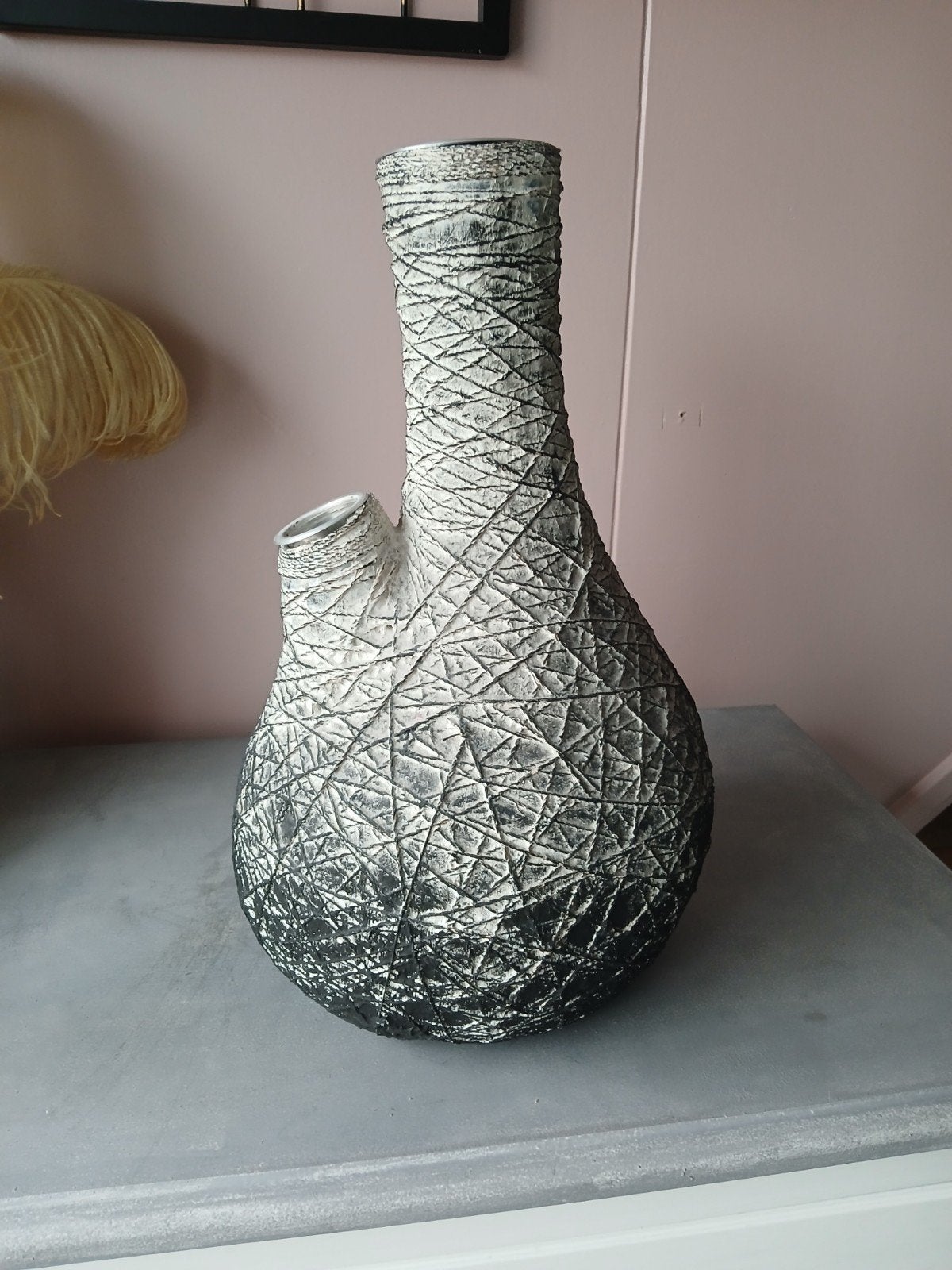 Decoratieve vaas met unieke textuur en dubbele opening, Ophalen