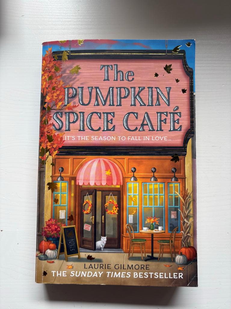 The Pumpkin Spice Café - Laurie Gilmore Roman, Ophalen of Verzenden, Zo goed als nieuw