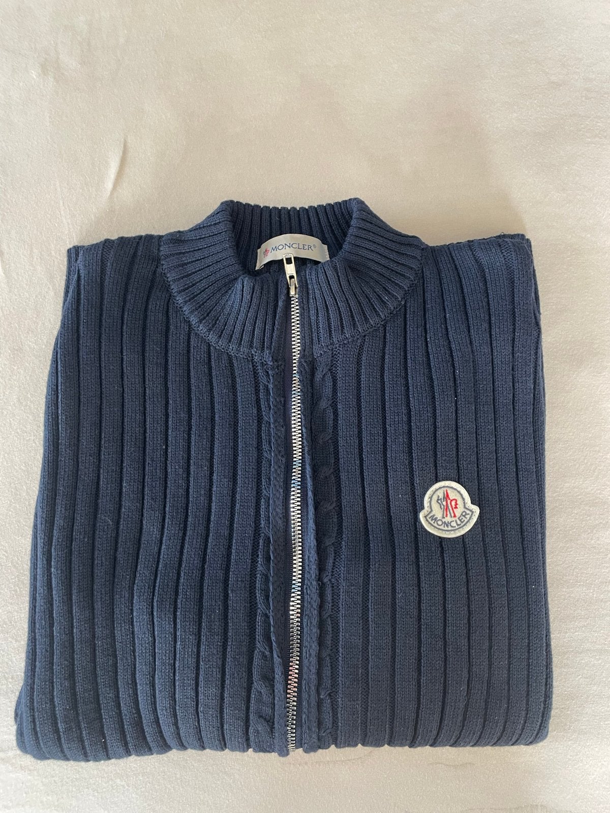 Moncler vest maat XS - Nieuw en ongedragen, Ophalen of Verzenden, Nieuw, Maat 46 (S) of kleiner, Blauw