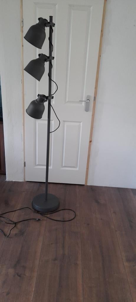 Groene staande ikea lamp met 3 verstelbare spots, Ophalen, Modern, Industrieel, Zo goed als nieuw, Metaal