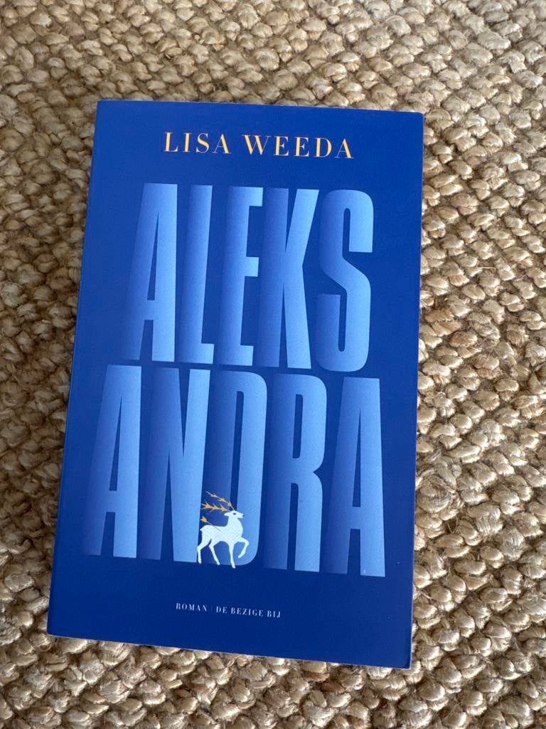 Aleksandra - Lisa Weeda (Roman), Ophalen of Verzenden, Zo goed als nieuw, Nederland