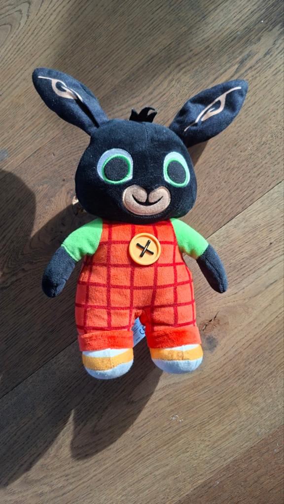 Bing knuffel - Zwart konijn met oranje tuinbroek, Overige merken, Overige karakters, Konijn, Zwart