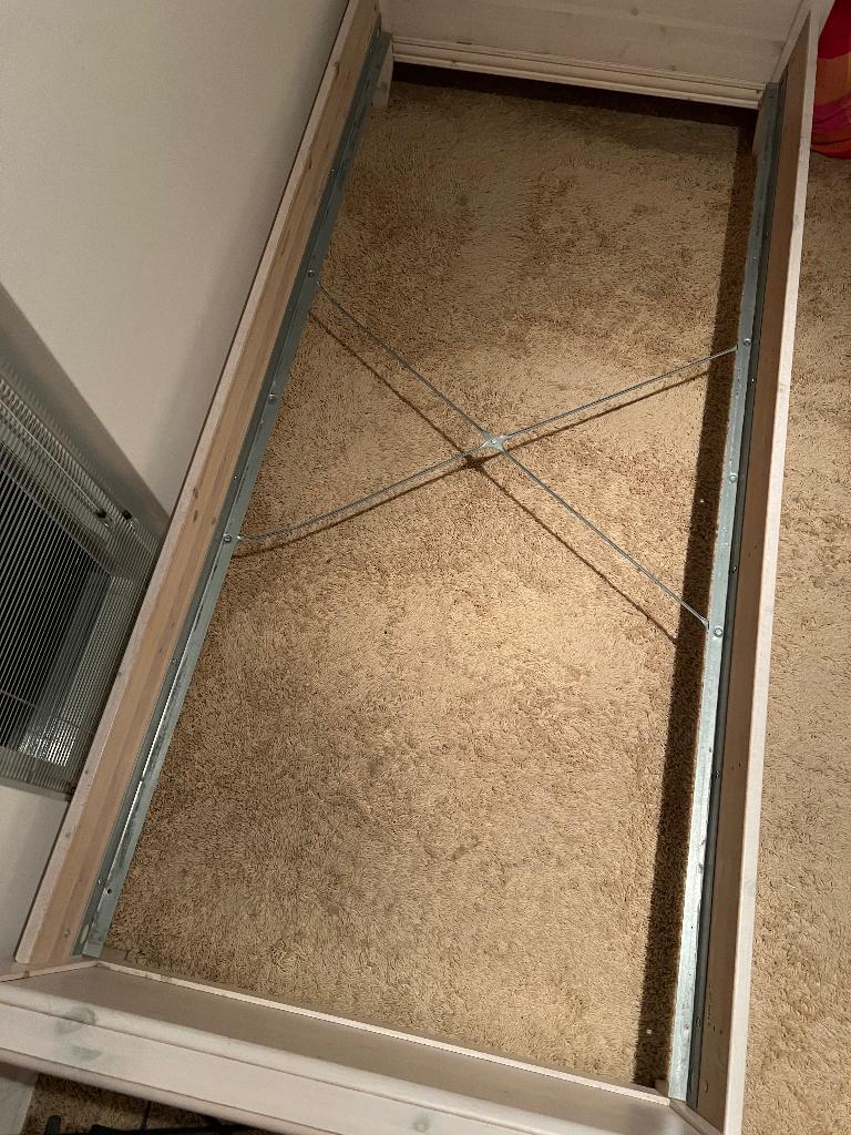 Gratis ophalen: 2 IKEA bedden/bedframes, Huis en Inrichting, Ophalen, Gebruikt, 90 cm, Eenpersoons