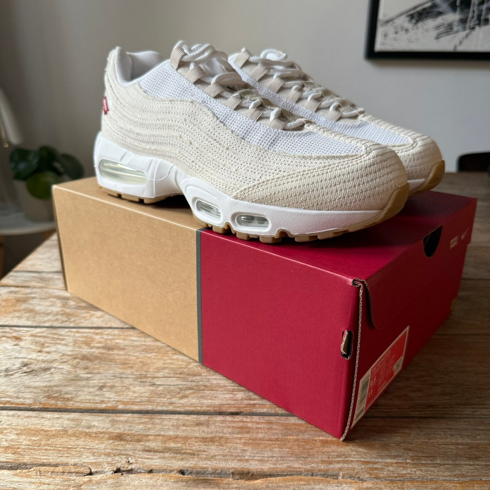 Nike Air Max 95 x Levi’s white ecru maat 43, Kleding | Heren, Schoenen, Wit, Nieuw, Ophalen of Verzenden, Sneakers of Gympen