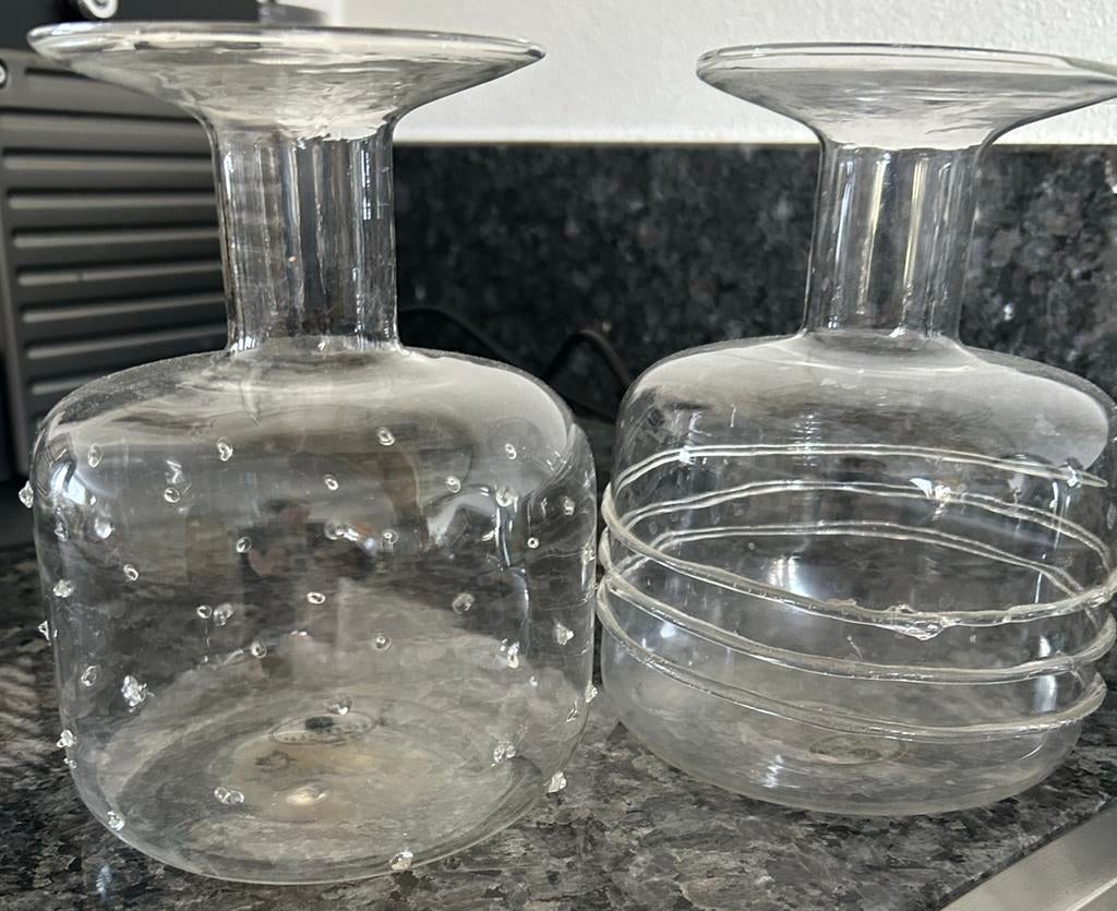 Set van 2 glazen vazen met stippen en strepen, Ophalen of Verzenden, Zo goed als nieuw, Glas, Minder dan 50 cm