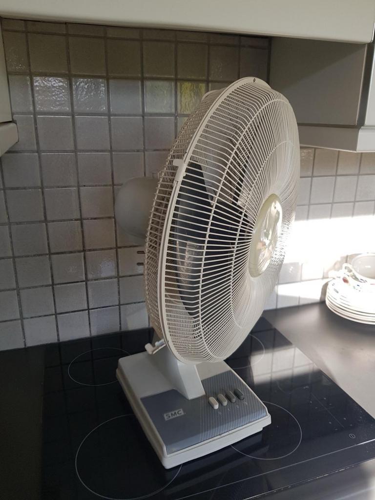 SMC tafelventilator, Ophalen of Verzenden, Gebruikt, Tafelventilator
