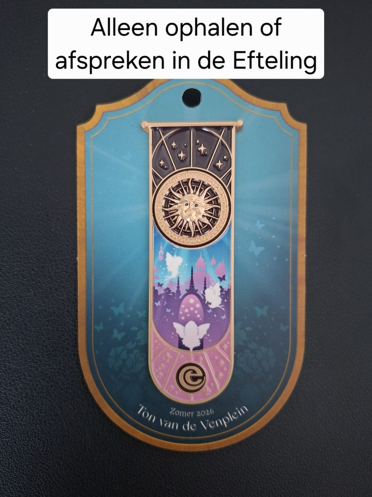 Efteling Zomerfestival 2026 pin - Ton van de Venplein, Verzamelen, Efteling, Ophalen, Nieuw, Button of Speldje