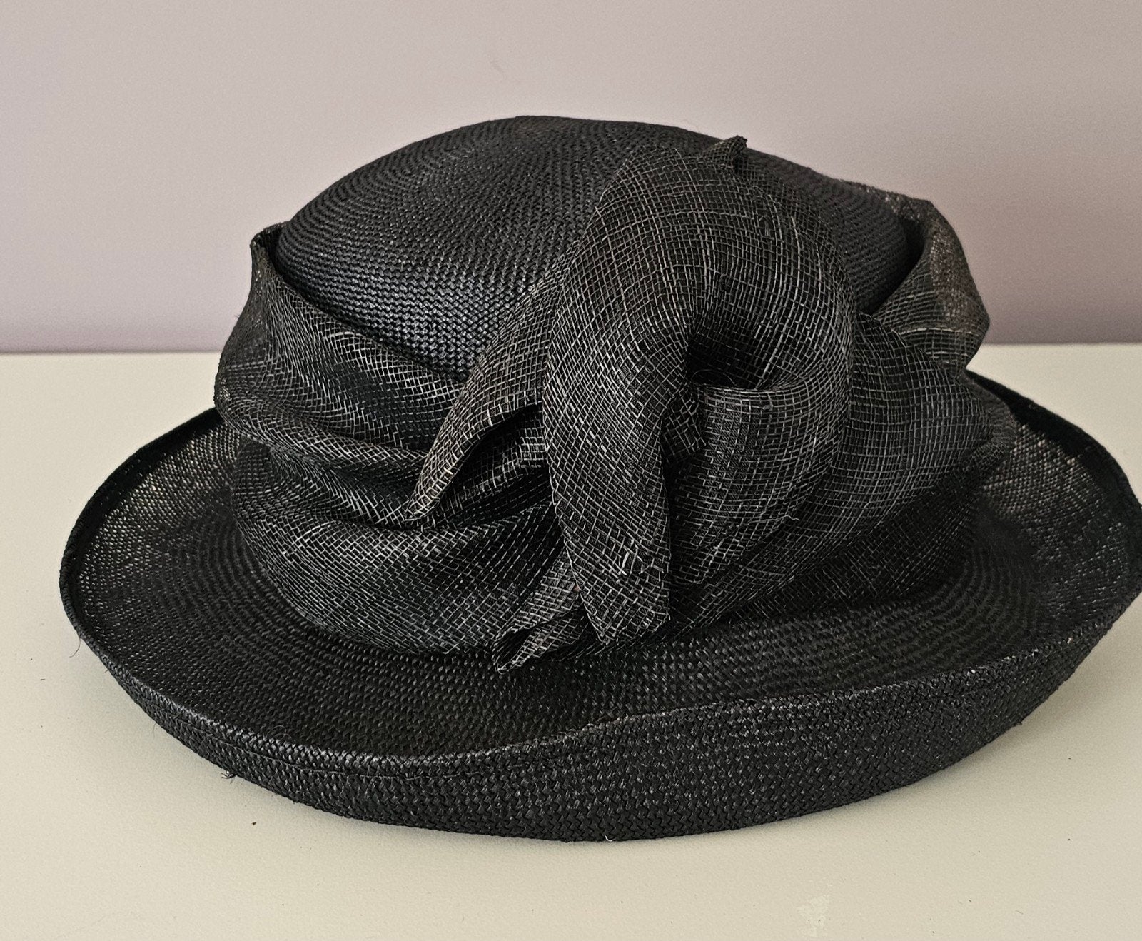 Elegante Zwarte Hoed - Perfect voor Speciale Gelegenheden, Onbekend, Ophalen, Zo goed als nieuw, Hoed